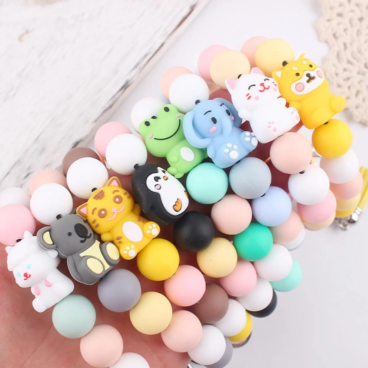 Animals Beaded Silicone Bracelet Wristlet Keychain, Cat Dog Elephant Lamb Tiger Penguin Koala Frog Bangle Keyring for Women