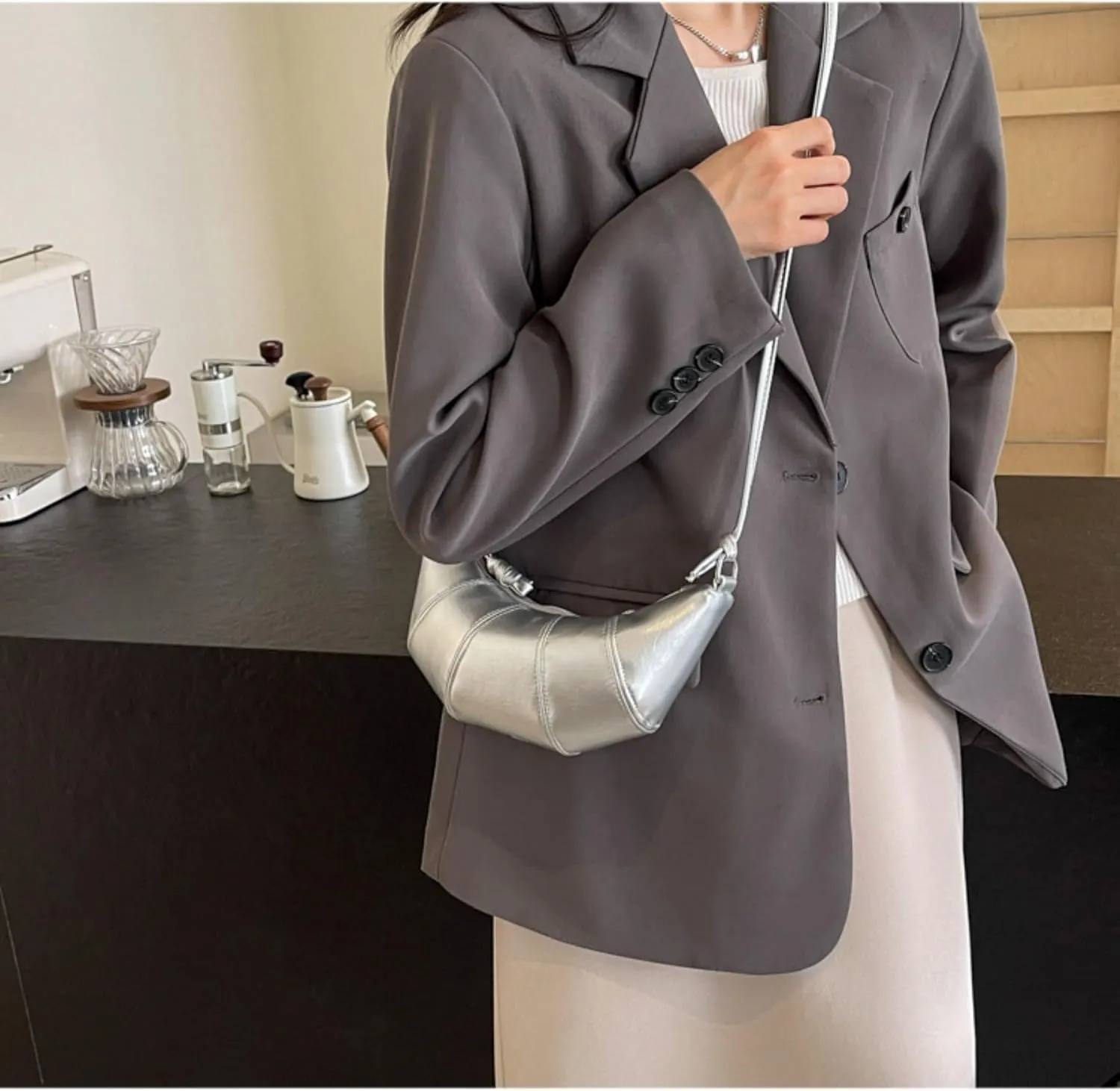 Small Dumpling Hobo Crossbody Bag for Women Trendy Croissant Shape Shoulder Bag Pu Leather Handbag Satchel Purse Totes