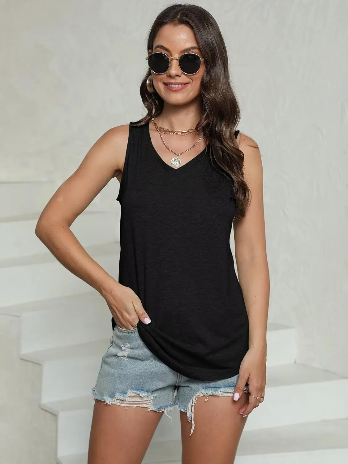 Women's V Neck Curved Hem Tank Tops Summer Basic Sleeveless Loose Fit Tunic Tops 2025