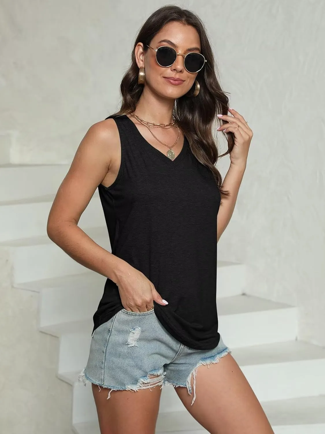 Women's V Neck Curved Hem Tank Tops Summer Basic Sleeveless Loose Fit Tunic Tops 2025